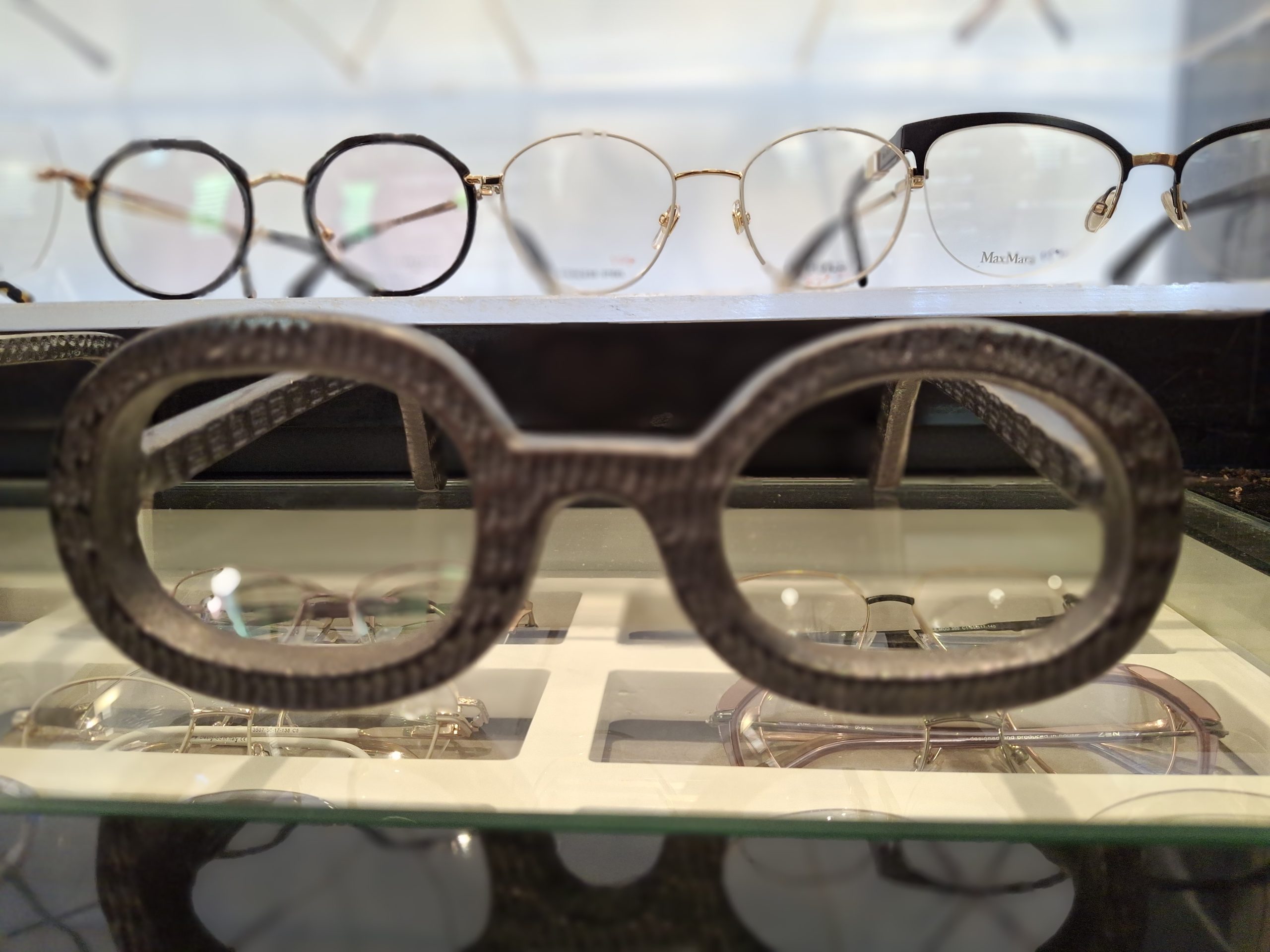 אלירוג, ראייה אחרת